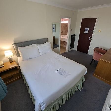 The Walnut Tree Hotel Бриджуотър Екстериор снимка