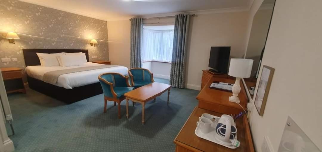 The Walnut Tree Hotel Бриджуотър Екстериор снимка