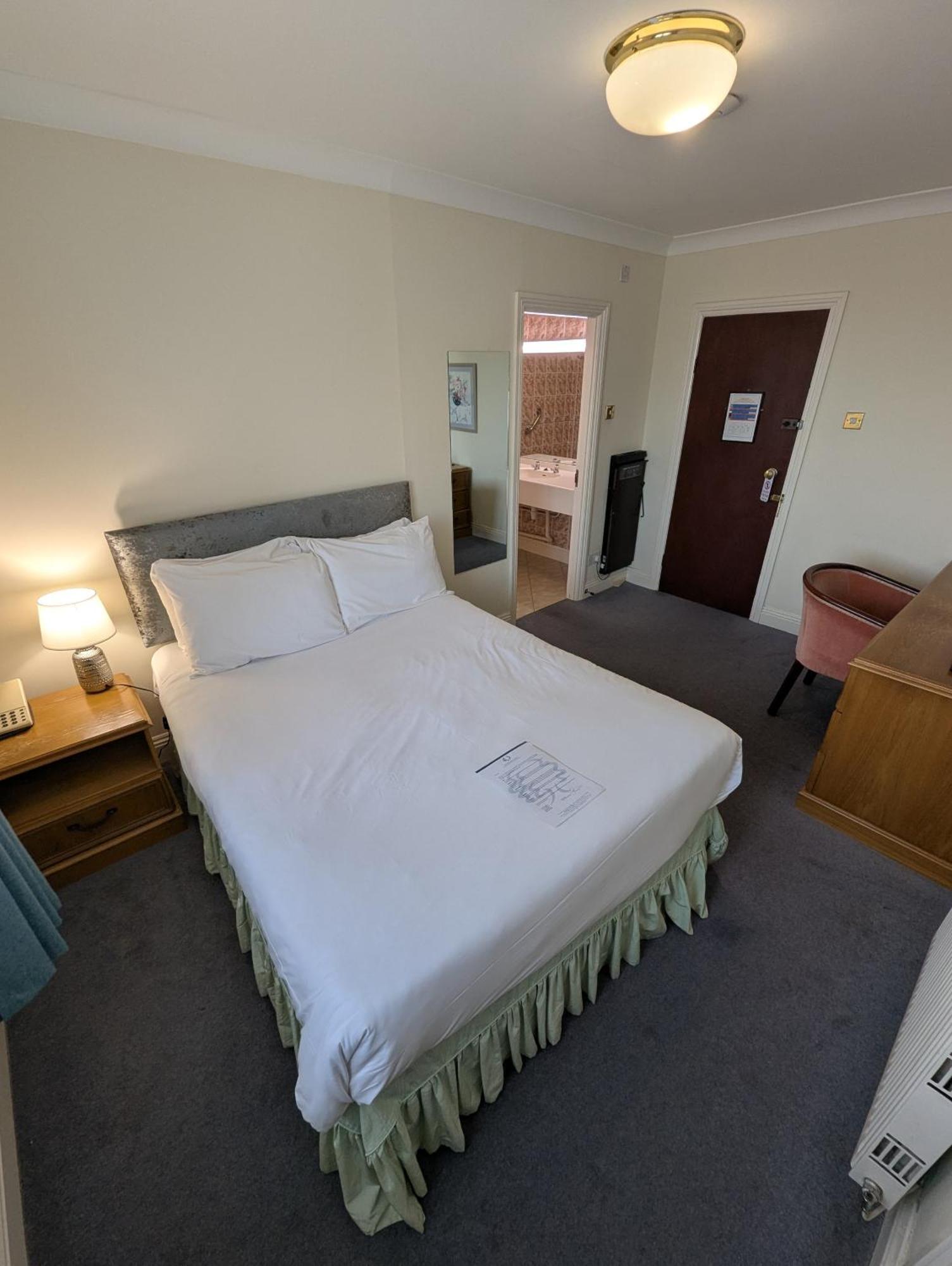 The Walnut Tree Hotel Бриджуотър Екстериор снимка