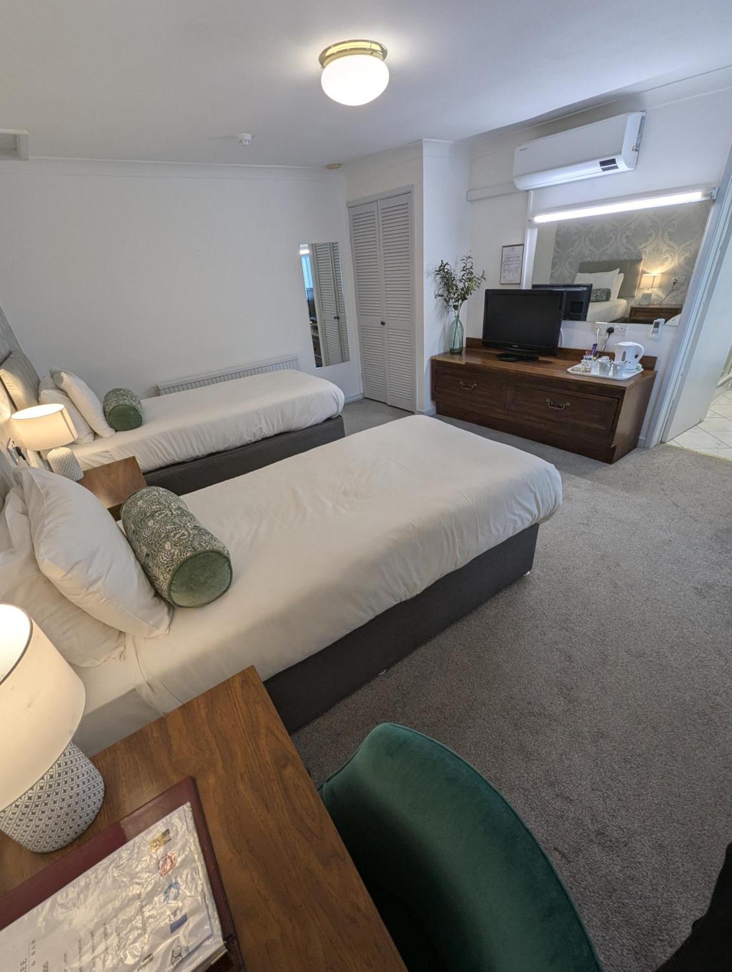 The Walnut Tree Hotel Бриджуотър Екстериор снимка