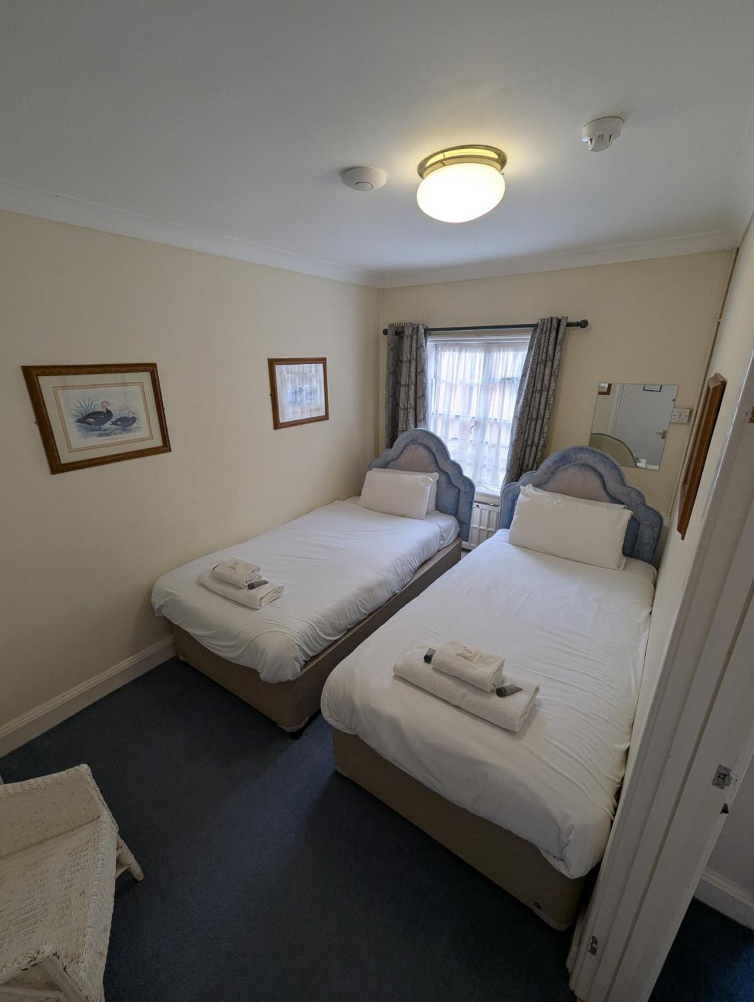 The Walnut Tree Hotel Бриджуотър Екстериор снимка
