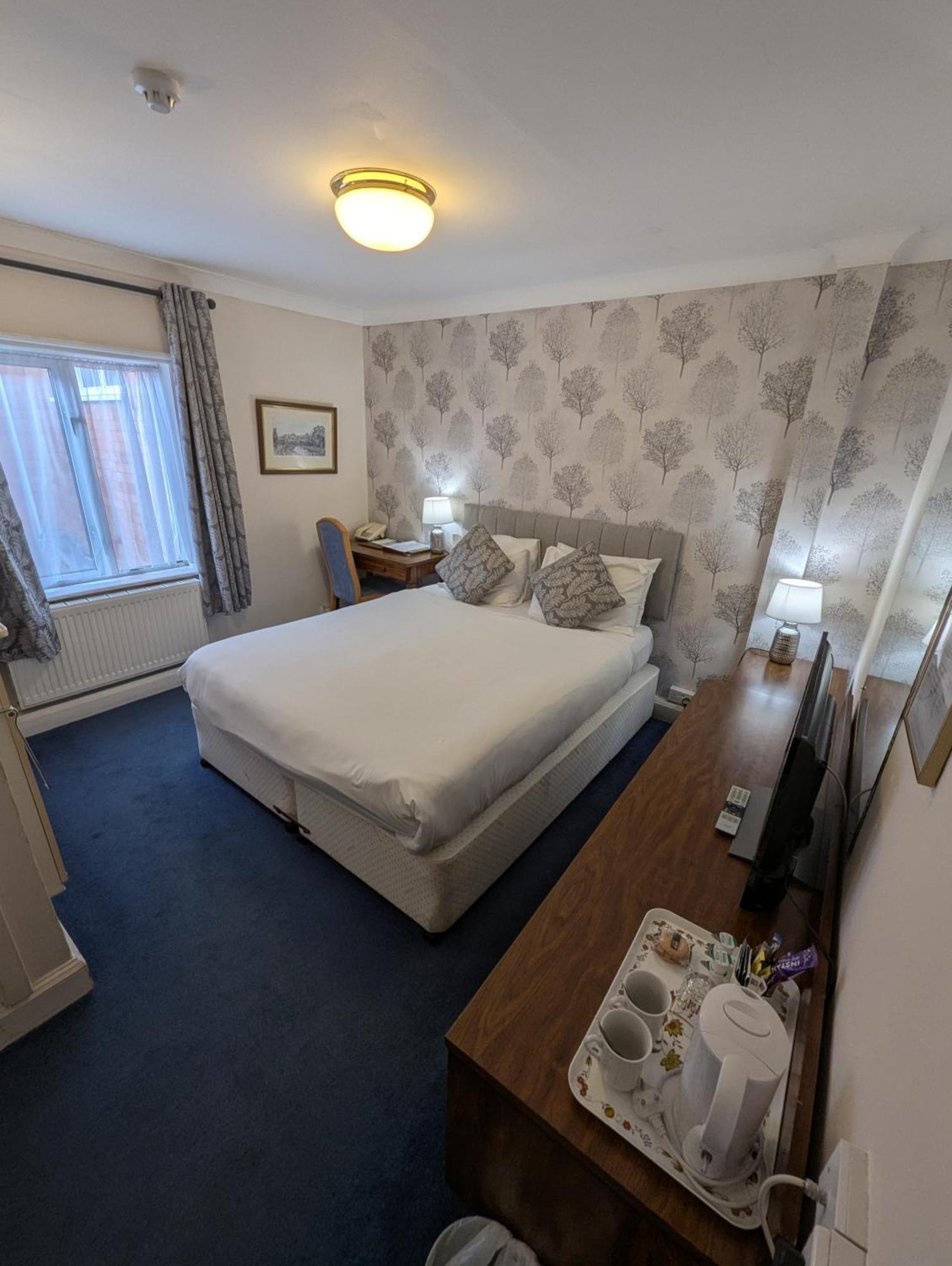 The Walnut Tree Hotel Бриджуотър Екстериор снимка