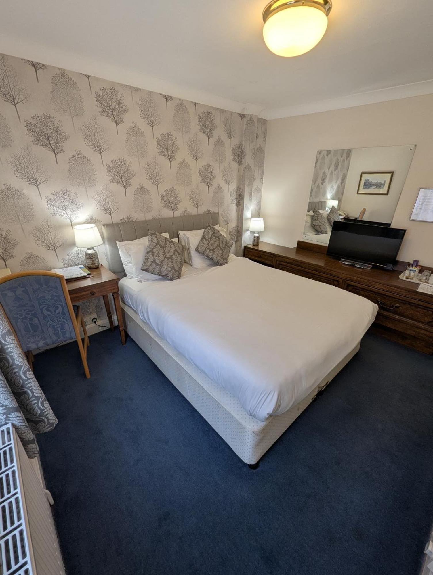 The Walnut Tree Hotel Бриджуотър Екстериор снимка
