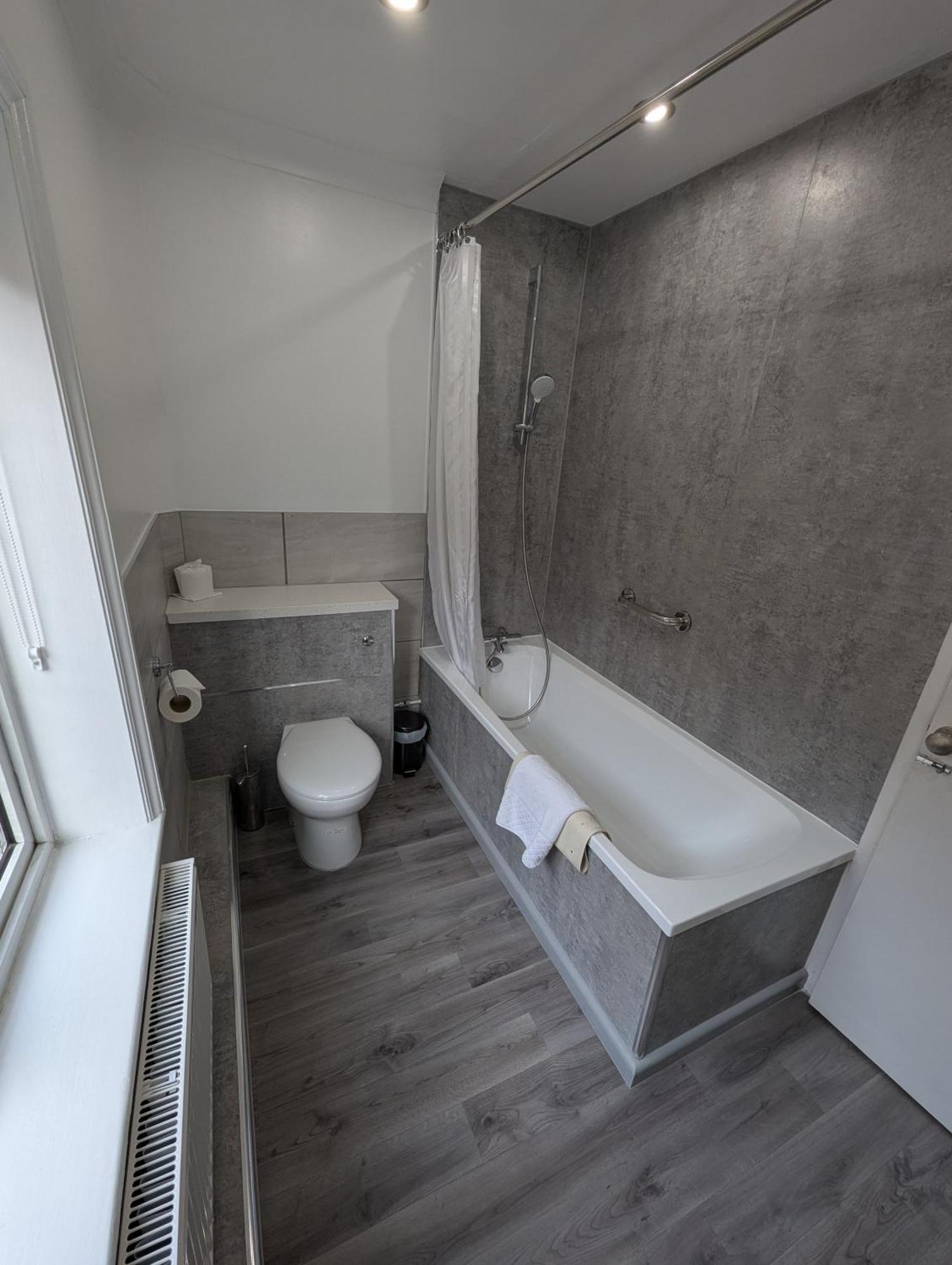 The Walnut Tree Hotel Бриджуотър Екстериор снимка