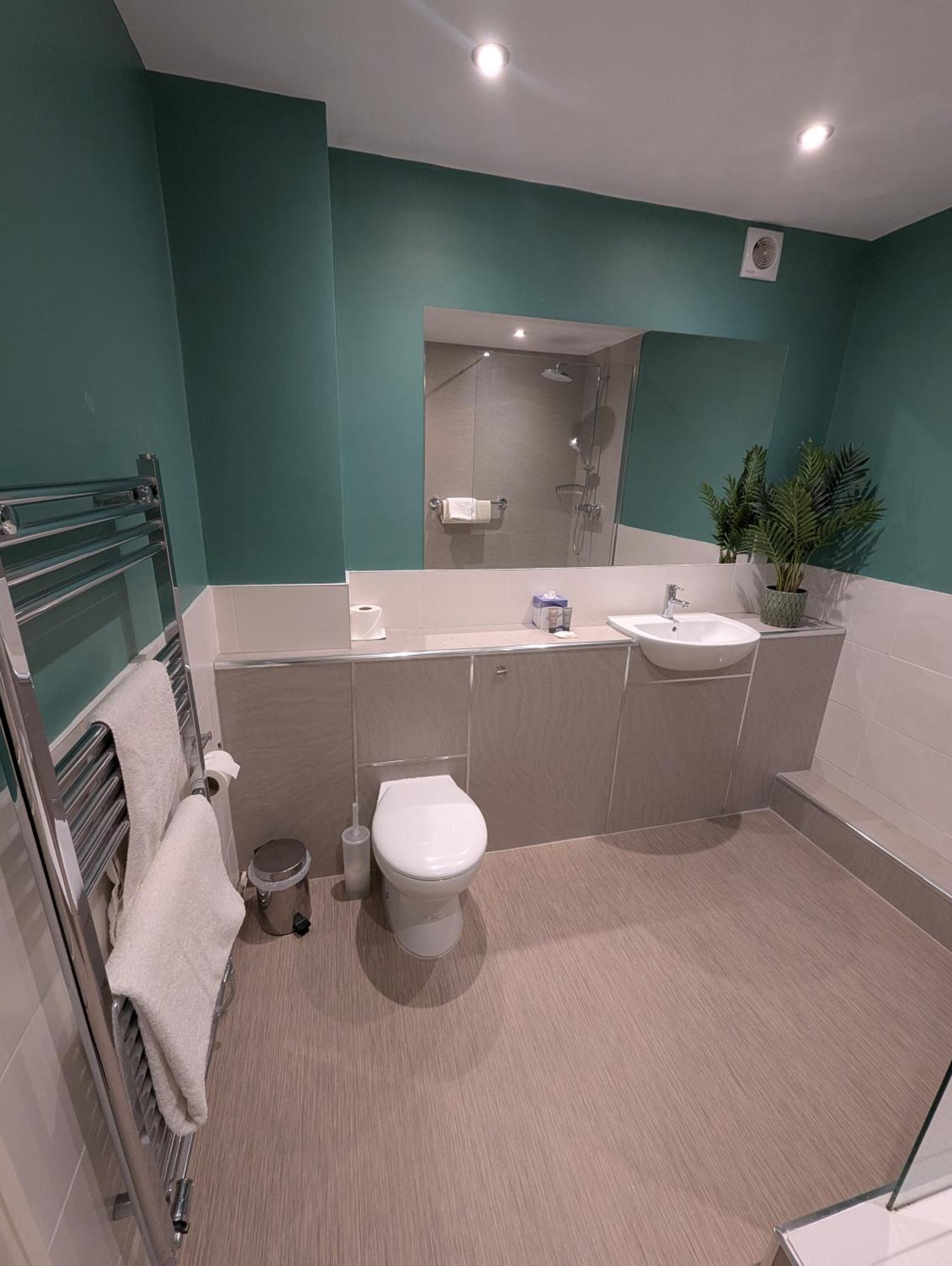 The Walnut Tree Hotel Бриджуотър Екстериор снимка