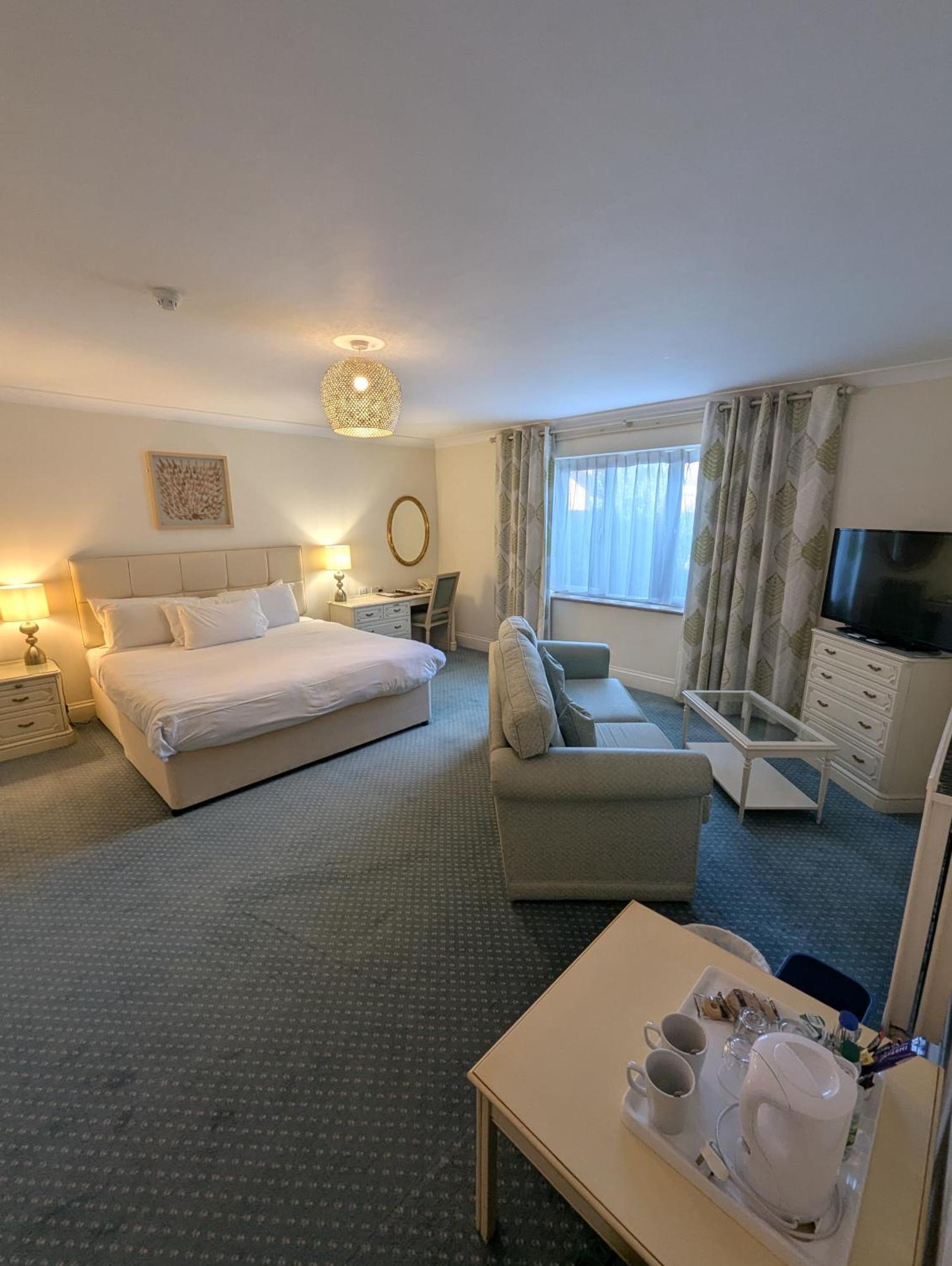 The Walnut Tree Hotel Бриджуотър Екстериор снимка