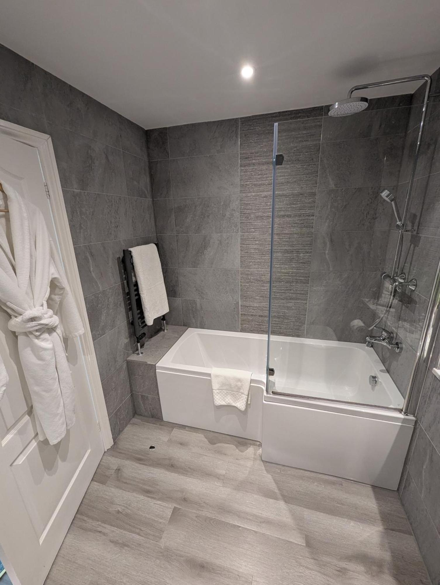The Walnut Tree Hotel Бриджуотър Екстериор снимка